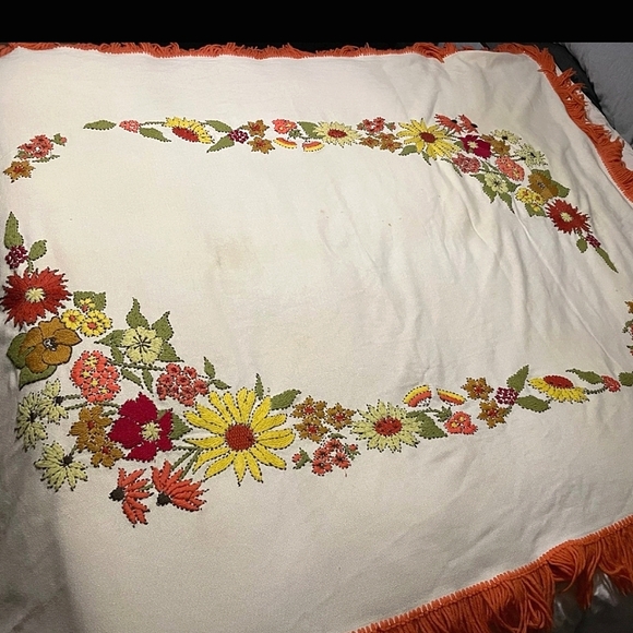FINAL BEFORE GIFT Needlepoint Hand-.embroidered Fringed Floral bedspread blanket - Picture 11 of 11